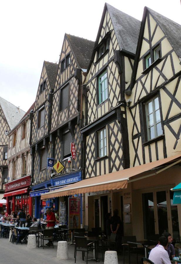 La Tour De Beurre- Appartement Lumineux Et Spacieux Bourges Exterior photo